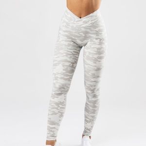 Alphalete Surface Power Legging Silver Camo